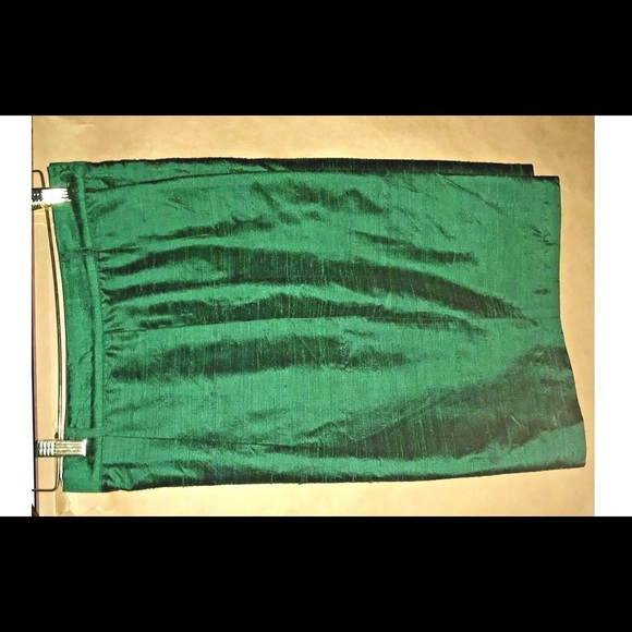 Henri Bendel Green Silk Shorts size Medium 8- 10 original owner - Picture 8 of 8